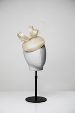 Load image into Gallery viewer, Jenny &amp; Button Fascinator