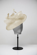 Load image into Gallery viewer, Poppy &amp; Large Saucer Fascinator