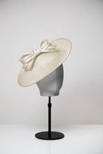 Load image into Gallery viewer, Rose &amp; Large Saucer Fascinator