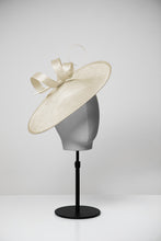 Load image into Gallery viewer, Jenny &amp; Large Saucer Fascinator