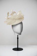 Load image into Gallery viewer, Poppy &amp; Medium Saucer Fascinator