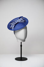 Load image into Gallery viewer, Rose &amp; Medium Saucer Fascinator