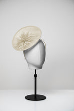 Load image into Gallery viewer, white fascinator 