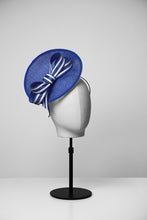 Load image into Gallery viewer, Rose &amp; Small Saucer Fascinator