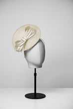 Load image into Gallery viewer, Rose &amp; Small Saucer Fascinator