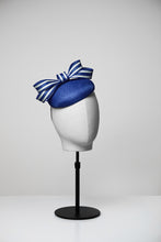 Load image into Gallery viewer, Rose &amp; Button Fascinator