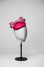 Load image into Gallery viewer, Rose &amp; Button Fascinator